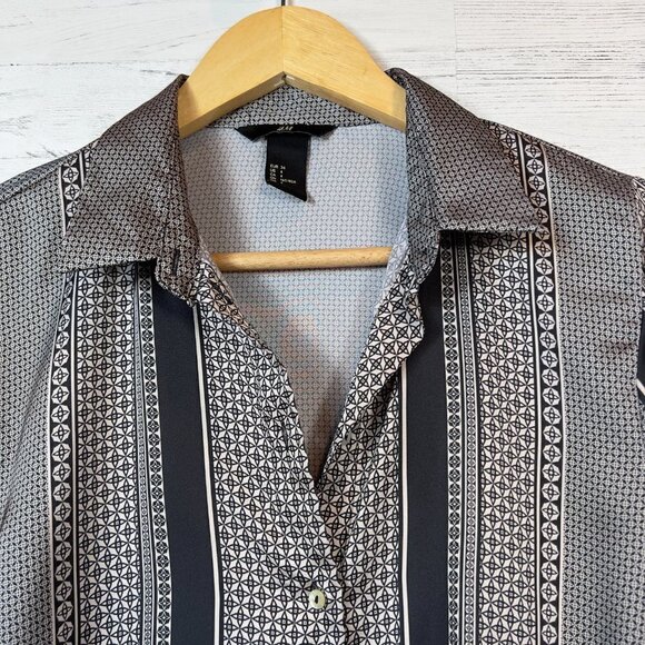 H&M Dress Shirt Womens Size 4 Black & White Geometric Button Down Silky Smooth - Picture 4 of 11
